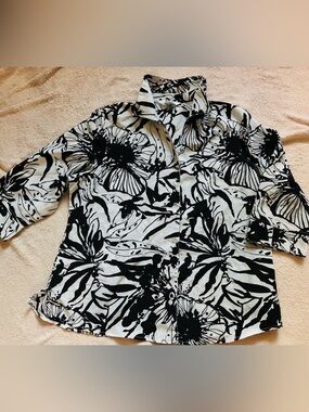 Alia Black White Floral Button Front Blouse Minimalist Office Chic Plus Size